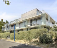 Modern appartement van Rietveld op enkele passen van zee!