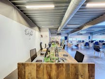 Kantoren (656 m²) met opslagruimte (183 m²) te huur in Melle