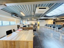 Kantoren (656 m²) met opslagruimte (183 m²) te huur in Melle