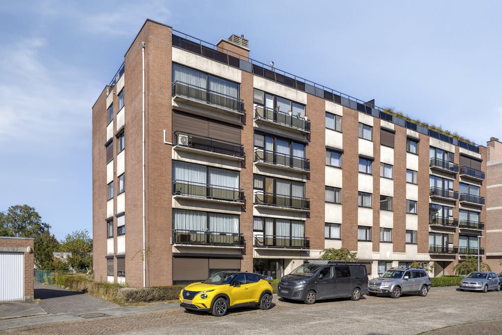 Uniek dakappartement met ruim terras te koop in Schoten