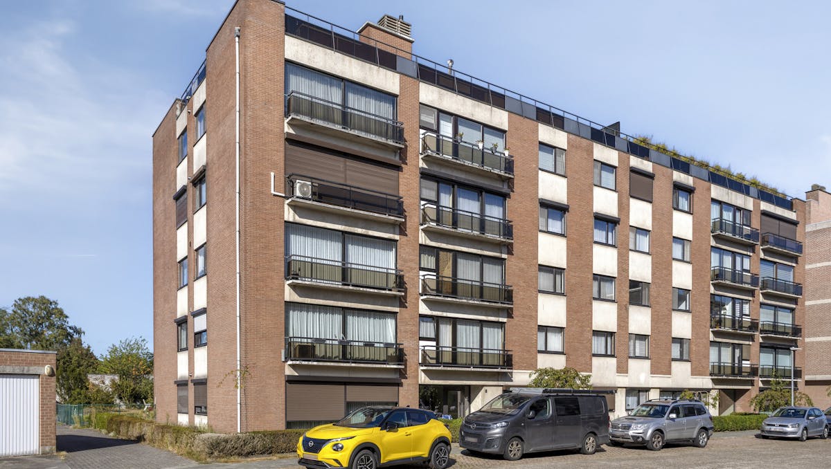 Uniek dakappartement met ruim terras te koop in Schoten