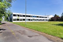 Bedrijfsgebouw (3.750 m²) met zichtlocatie langs R4 te Gent