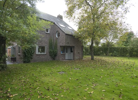 Ruime villa met praktijk te koop te Kortrijk (Heule)