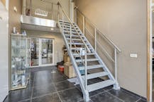 Industriehal (bijna 7000 m²) met kantoren, werkplaatsen en riant magazijn te koop in Bree