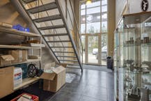 Industriehal (bijna 7000 m²) met kantoren, werkplaatsen en riant magazijn te koop in Bree