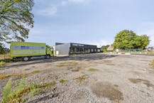 Magazijn met woonst en burelen in Adegem (Maldegem)