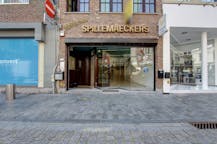 Handels- en kantoorruimte op toplocatie in winkelstraat in Boom