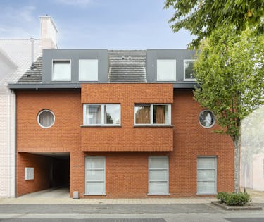 Centraal gelegen studio in Essen met staanplaats te koop!