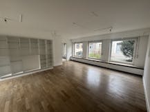 Lichtrijk handelspand (84m²) met royale etalage