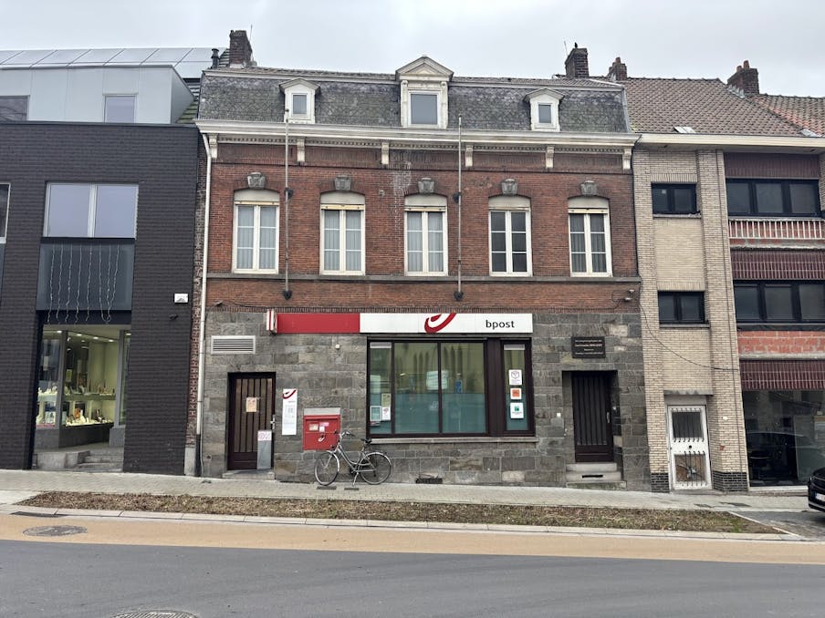 Uniek handelspand met magazijn en garages op toplocatie