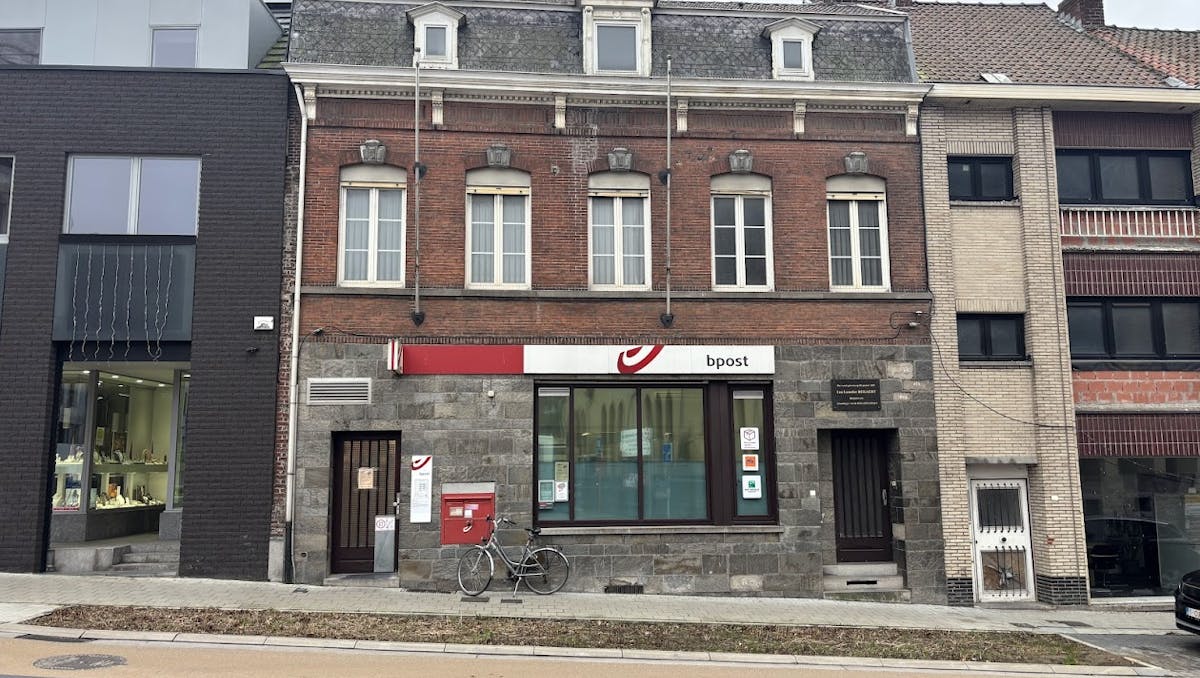 Uniek handelspand met magazijn en garages op toplocatie