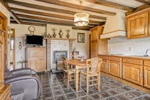 Gelijkvloers huis op ruim perceel te koop in Waregem