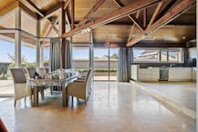 Ruime woning met 5 slaapkamers, tuin en garage te Lo-Reninge.