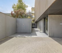 Modern appartement van Rietveld vlakbij zee in Sint-Idesbald