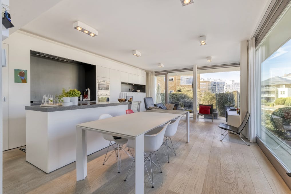 Modern appartement van Rietveld vlakbij zee in Sint-Idesbald