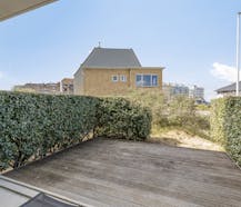Modern appartement van Rietveld vlakbij zee in Sint-Idesbald