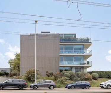 Modern appartement van Rietveld vlakbij zee in Sint-Idesbald