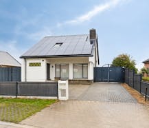 Ruime gezinswoning met tal van opties in Oostwinkel