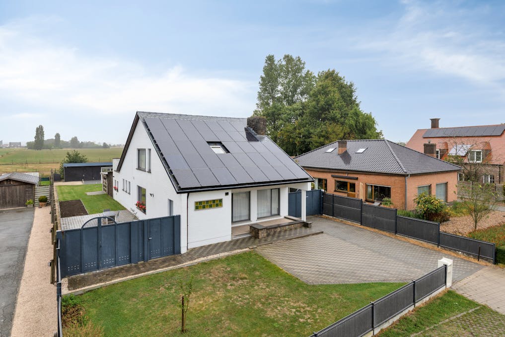Ruime gezinswoning met tal van opties in Oostwinkel