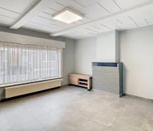 Huis met 2 slaapkamers, koer en garage in Krombeke