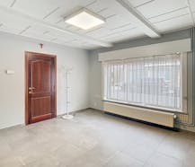 Huis met 2 slaapkamers, koer en garage in Krombeke