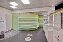 Commercial space with duplex apartment for sale in Evere