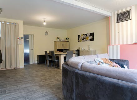 Ruime woning met 5 slaapkamers, tuin en garage in Roeselare!