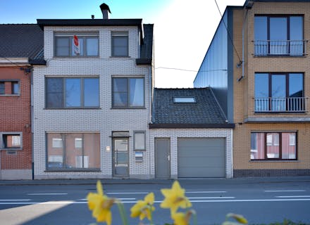 Ruim huis te koop in Roeselare met 5 slaapkamers, tuin en garage.