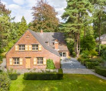 Karaktervolle villa met bijgebouw te koop in Schilde