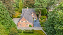 Karaktervolle villa met bijgebouw te koop in Schilde