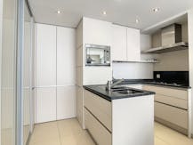 Luxueus zonnig 2-slaapkamer appartement te huur!