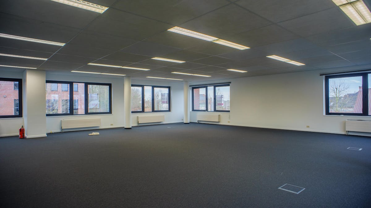 Instapklaar kantoor ca. 172 m² in het Clintonpark Roeselare