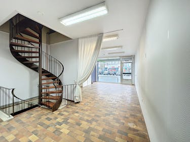 Commercial property (approx. 233 m²) with courtyard in the center of Lokeren