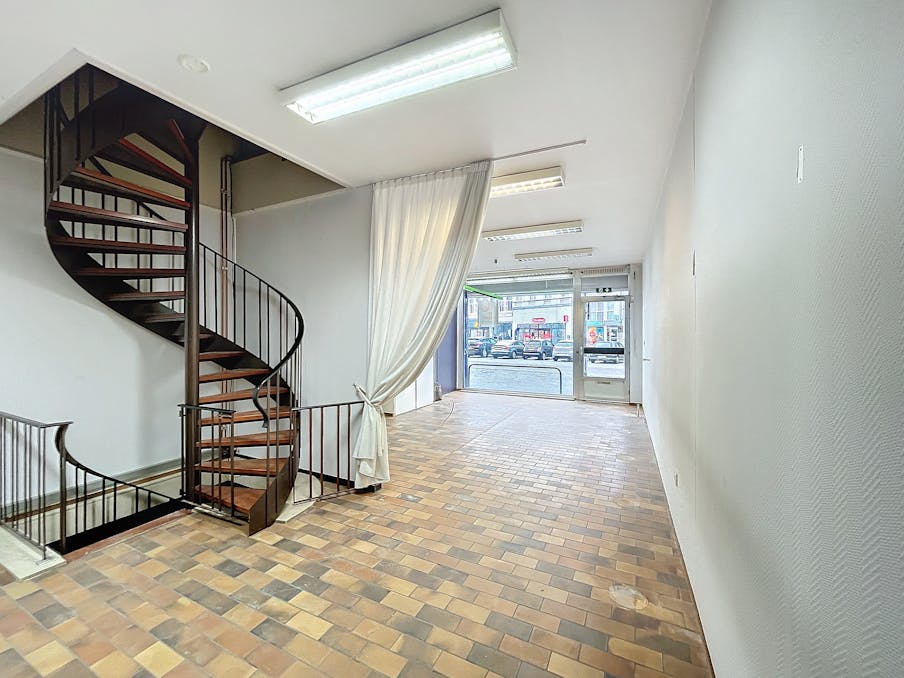 Commercial property (approx. 233 m²) with courtyard in the center of Lokeren