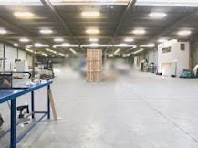 Bedrijfsgebouw van ca. 3.027m² te Oostrozebeke