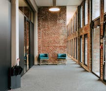 Instapklare kantoren/praktijkruimte van ca. 725 m² te koop in Kortrijk