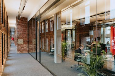 Instapklare kantoren/praktijkruimte van ca. 725 m² te koop in Kortrijk