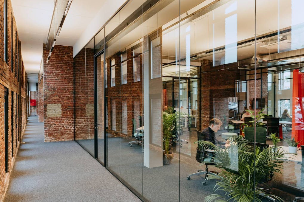 Instapklare kantoren/praktijkruimte van ca. 725 m² te koop in Kortrijk