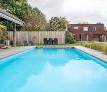 Moderne villa met atelier en parking te koop in Evergem