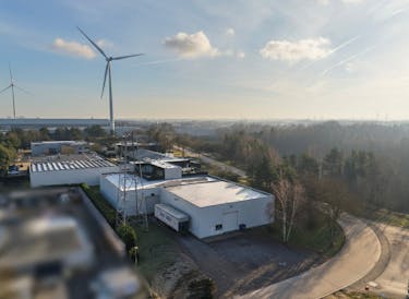 Patrimoniumvennootschap met drie bedrijfshallen en penthouse