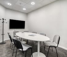 Handelspand met woonst op locatie te koop in centrum Waregem