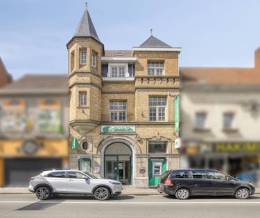 Handelspand met woonst op locatie te koop in centrum Waregem
