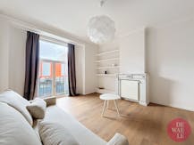 Châtelain : Appartement rénové et meublé d'une chambre.