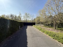 Patrimoniumvennootschap met drie bedrijfshallen en penthouse