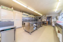 Handelspand met woonst, atelier en garages regio Diksmuide