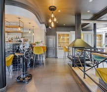 Uniek handelspand met modern restaurant in prachtige omgeving aan de vaart in Kapelle Op Den Bos