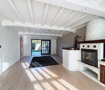 Huis met 2-3 slaapkamers, garage en loods in Assebroek