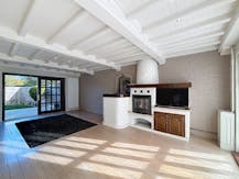 Huis met 2-3 slaapkamers, garage en loods in Assebroek 