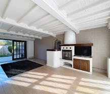 Huis met 2-3 slaapkamers, garage en loods in Assebroek