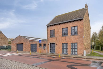 Huis met magazijn te koop Assebroek